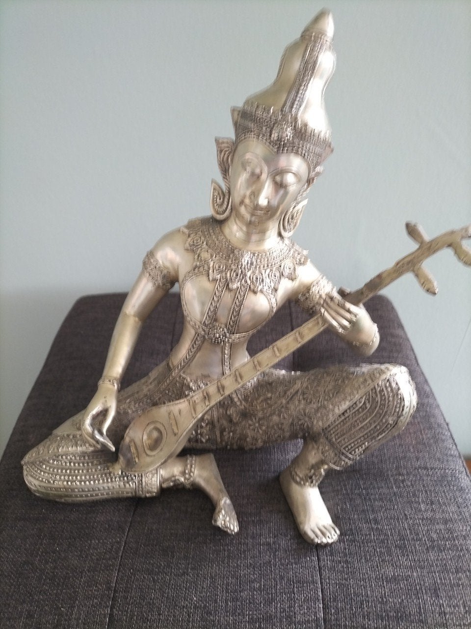 2 Zilverkleurig beelden van muzikante uit Thailand, Zilver, Ophalen of Verzenden, Handgemaakt, 20 - 50 cm