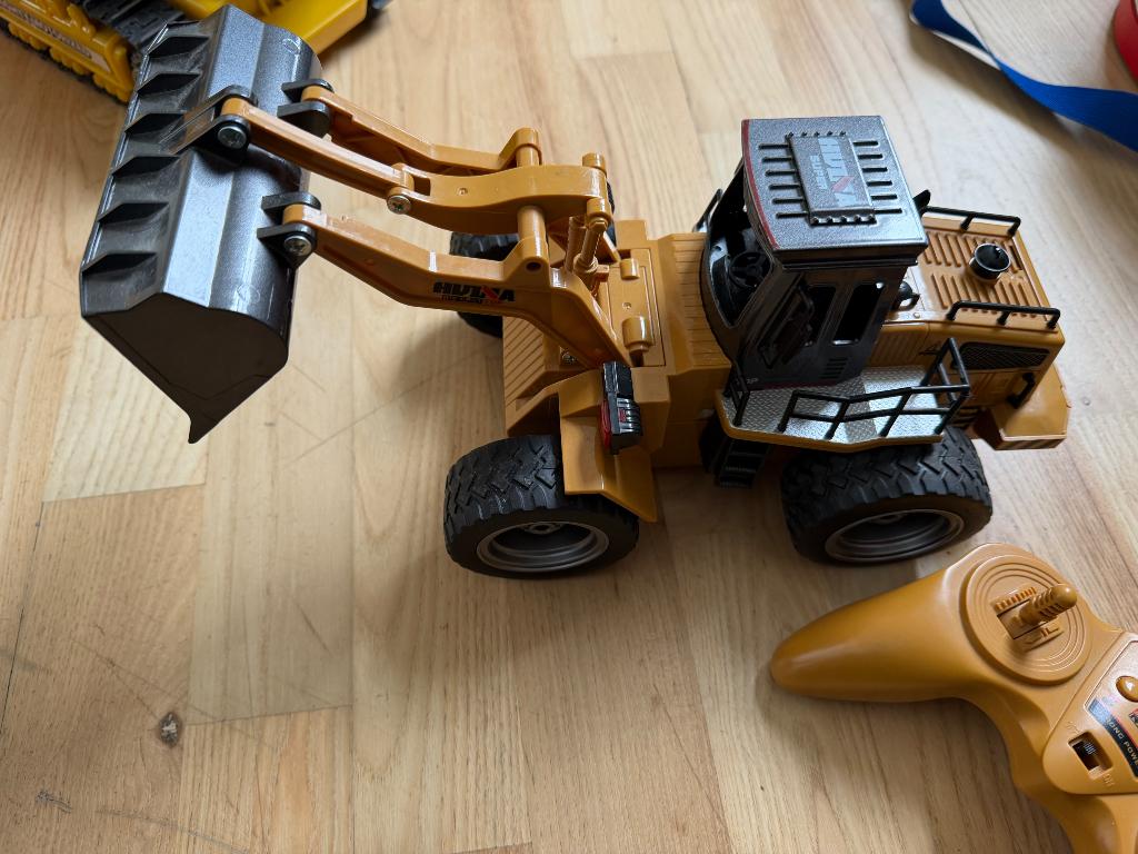 Speelgoed Afstandbedienbare shovel, Kinderen en Baby's, Speelgoed | Speelgoedvoertuigen, Ophalen, Gebruikt, Afstandsbediening