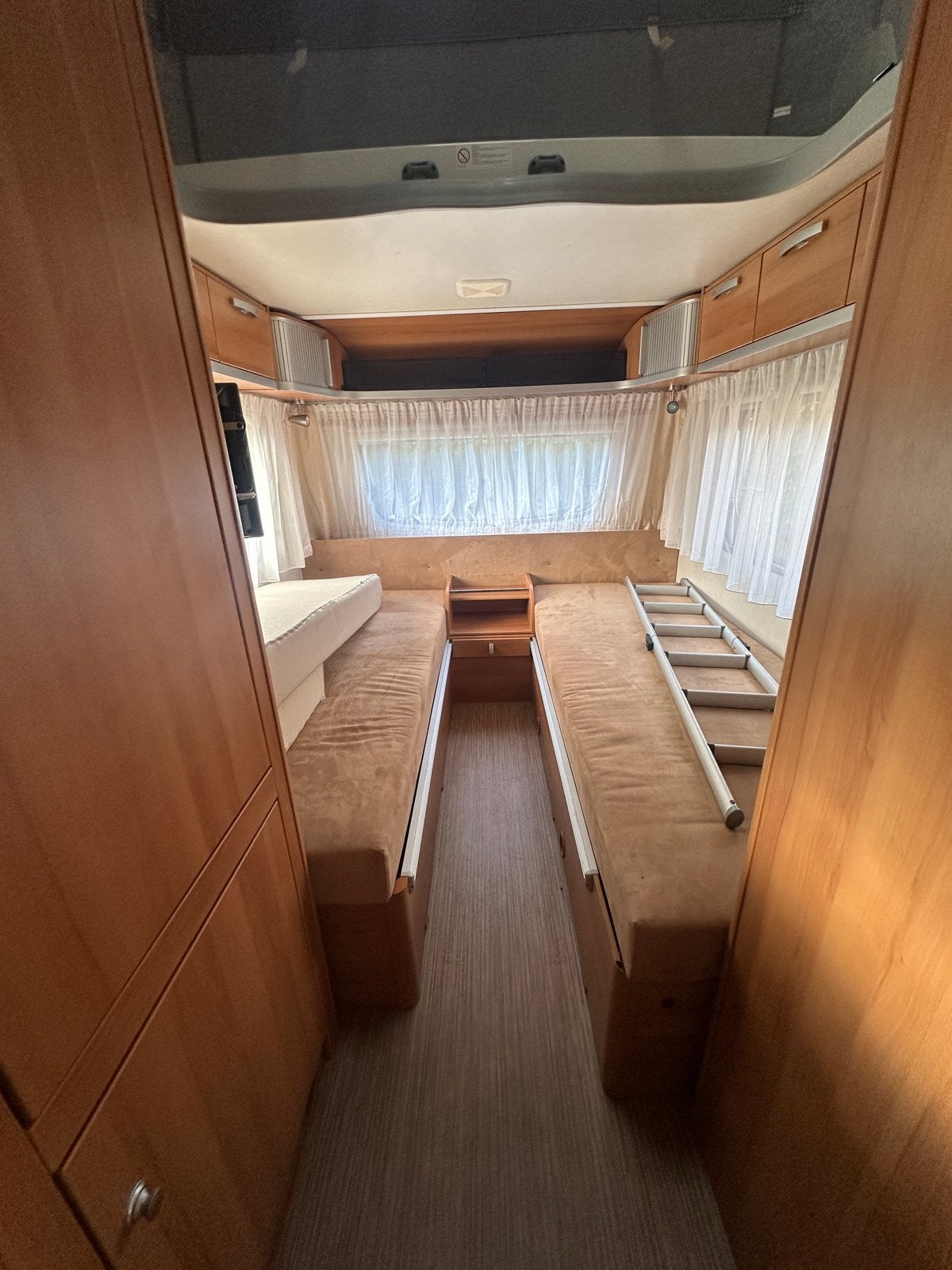 Foto 9 van Hymer Eriba Feeling 470Compacte hefdak caravan