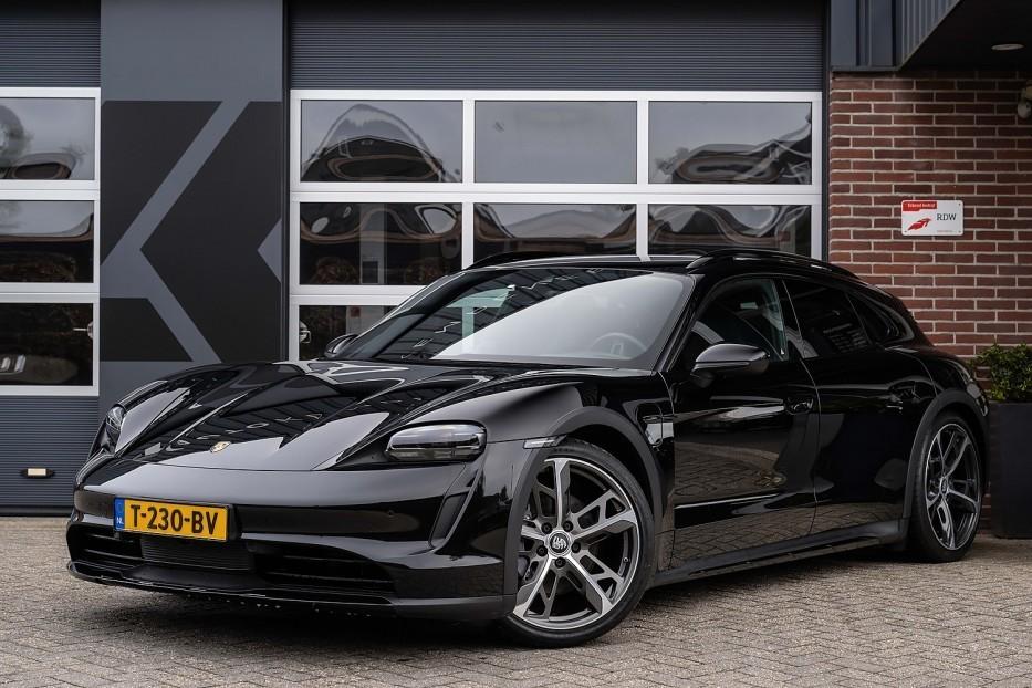 Porsche Taycan 4 93 kWh | Panorama | Luchtvering | Bose | Ca, Automaat, 0 cilinders, Zwart, 110 €/maand