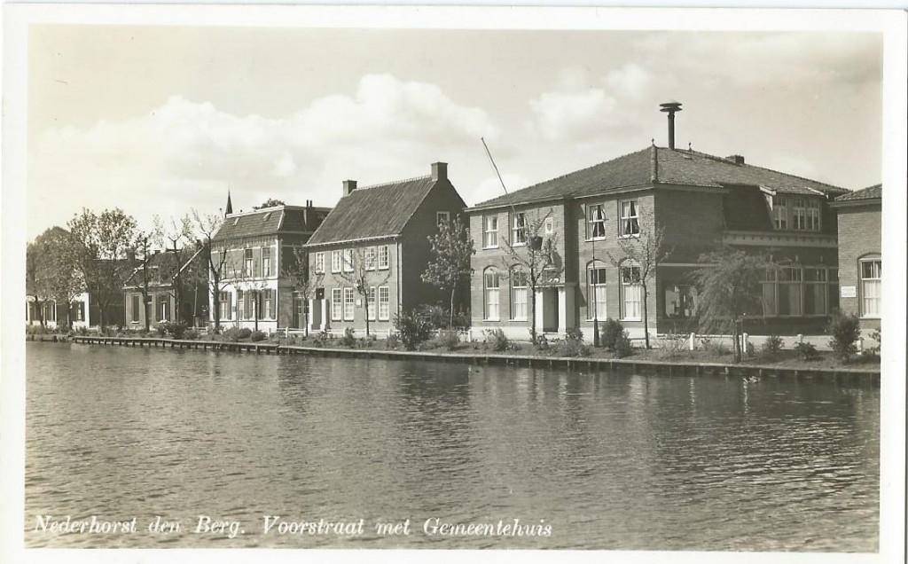 Ansichtkaart  NEDERHORST DEN BERG  Gemeentehuis, Verzenden, Gelopen, Noord-Holland