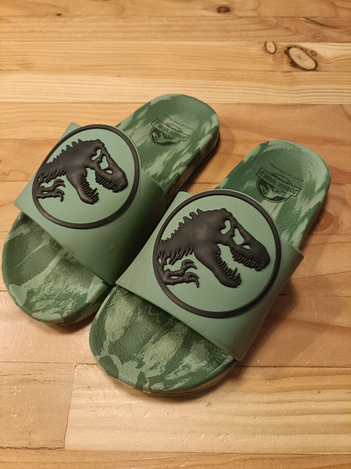 Jurassic World slippers maat 30/31, Ophalen, Jongen of Meisje, Overige typen