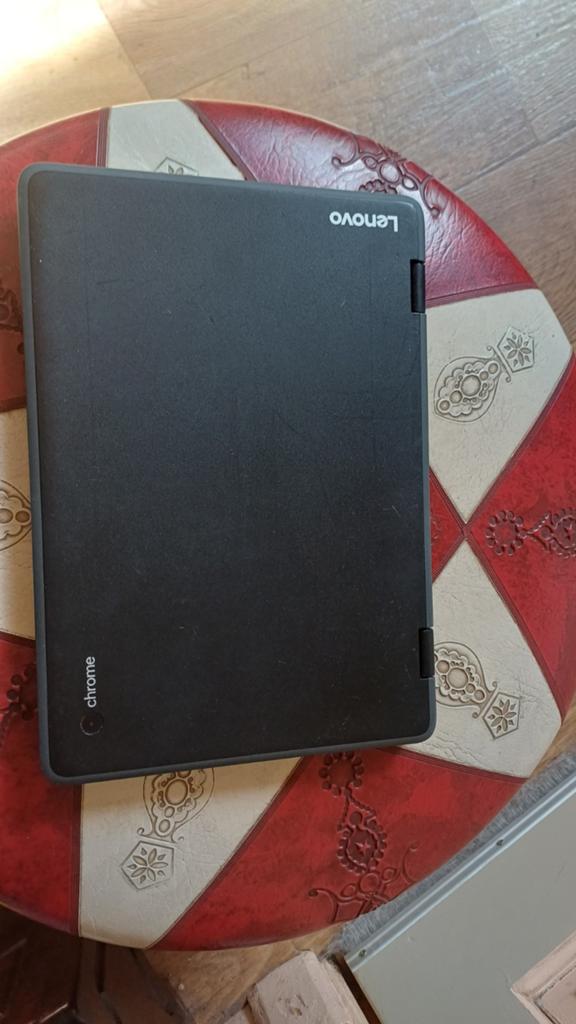 Lenovo Chromebook 300E - Terug naar fabrieksinstellingen, 14 inch, 4 GB of minder, Qwerty, Touchscreen