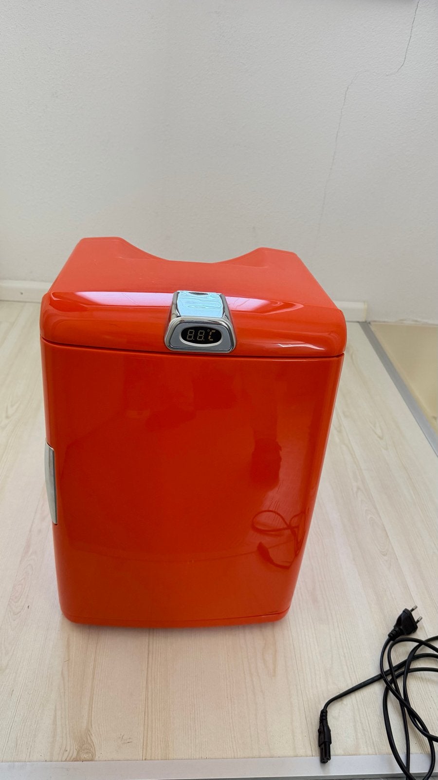 Oranje Mini Koelkast en Telefoon, Ophalen, Minder dan 75 liter, Zonder vriesvak, Gebruikt