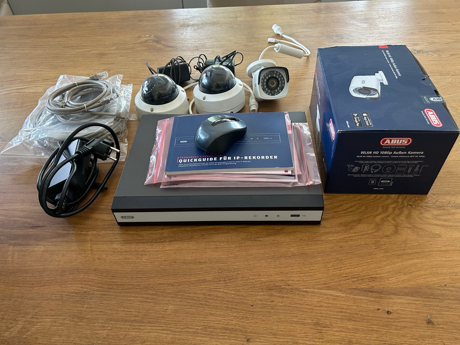 ABUS IP Video Bewakingssysteem met 4 camera's, Ophalen of Verzenden, Zo goed als nieuw, Buitencamera