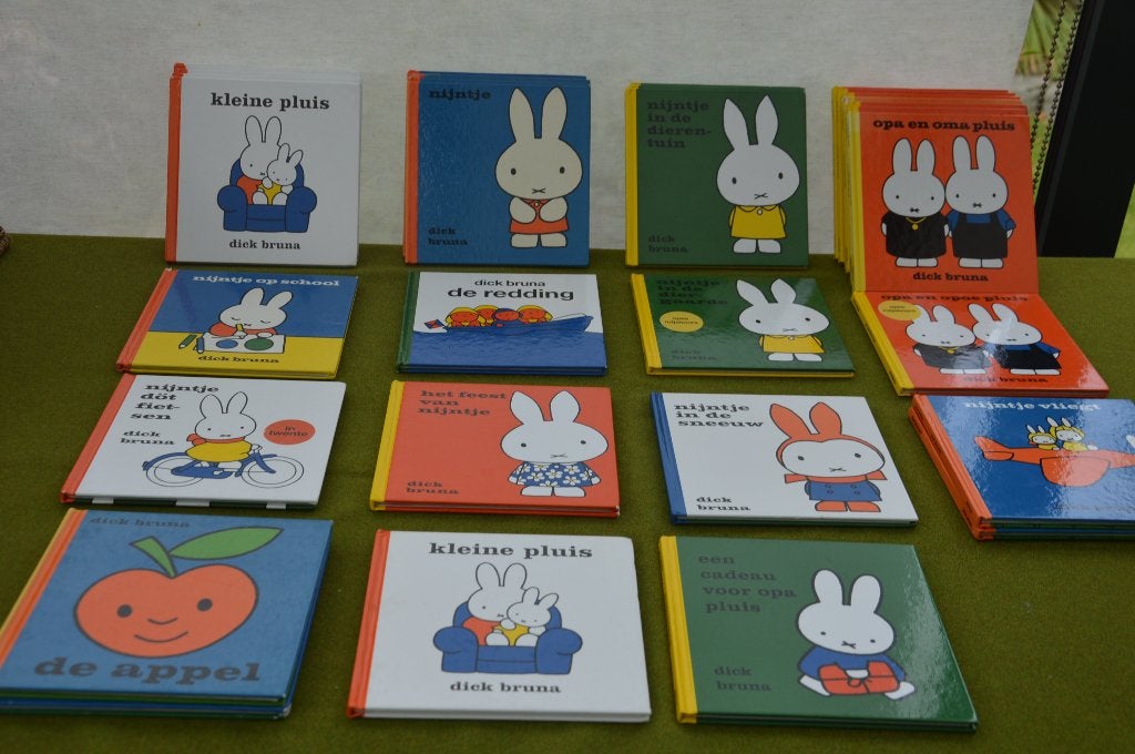 32 vierkanten Nijntje boeken Dick Bruna: Nijntje, Opa en Oma, Ophalen of Verzenden, Gelezen, Dick Bruna, 3 tot 4 jaar