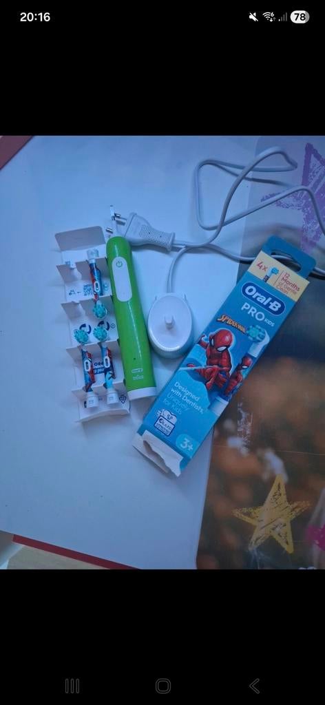 Oral-B PRO junior elektrische tandenborstel + opzetb, Ophalen of Verzenden, Zo goed als nieuw, Tandenborstel
