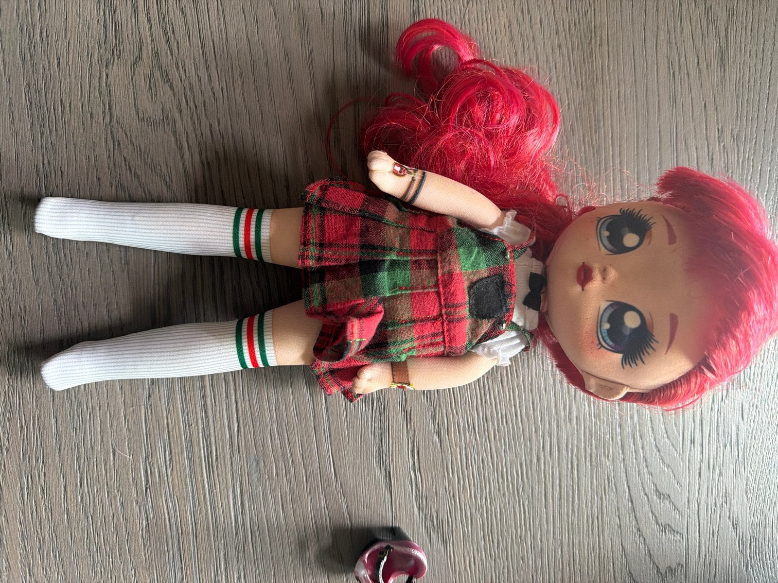 Leuke pop met rood haar en Schotse ruit jurk, Ophalen of Verzenden, Gebruikt, Overige typen