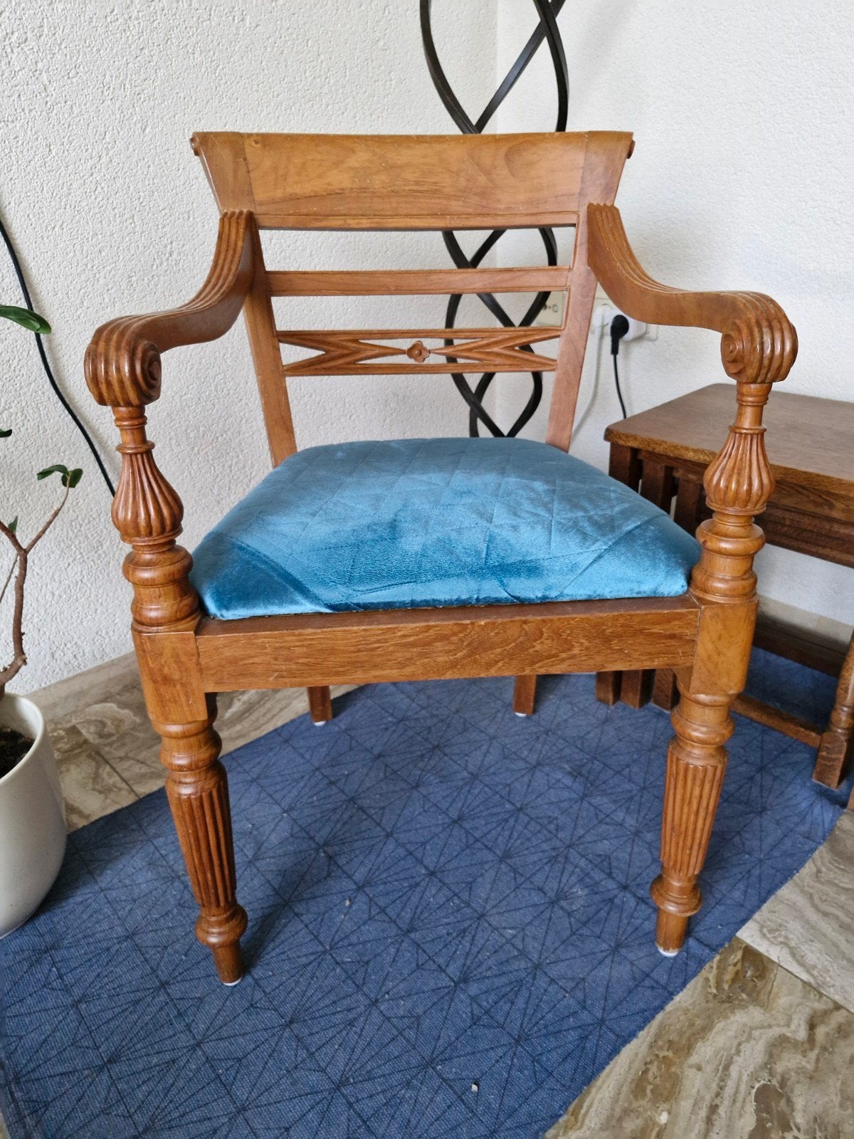 Exclusieve Klassieke Fauteuil - Blauw Fluweel, Huis en Inrichting, Fauteuils, Ophalen, Gebruikt, Stof, 50 tot 75 cm