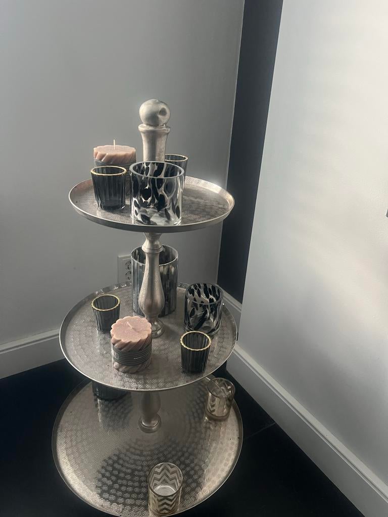 Zilverkleurige etagère riverdale, Huis en Inrichting, Woonaccessoires | Kandelaars en Kaarsen, Ophalen, Gebruikt, 50 tot 75 cm