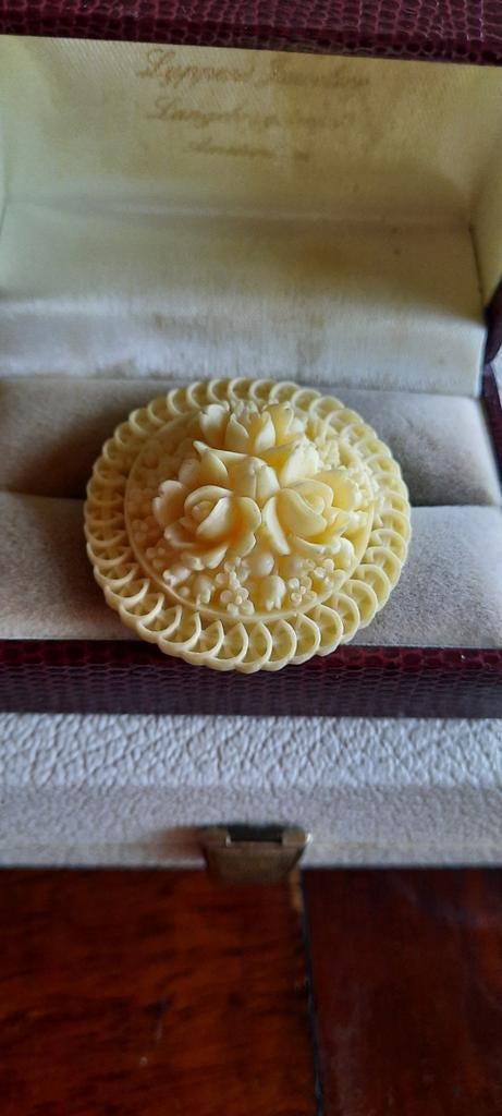 Antieke celluloïd broche,decor Japanse bloementuin., Ophalen of Verzenden, Overige materialen, Broche
