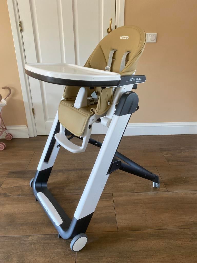 Peg Perego Siesta kinderstoel - Beige, Kinderen en Baby's, Kinderstoelen, Ophalen, Gebruikt, Meegroeistoel, Afneembaar eetblad