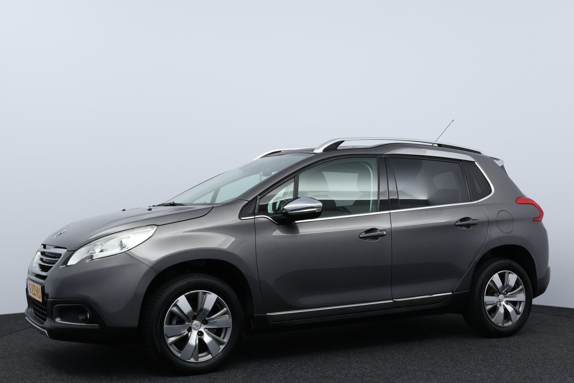 Peugeot 2008 1.2 PureTech Crossway/ Panorama-Dak/ Half-Leder, Voorwielaandrijving, Euro 5, Zwart, 1199 cc