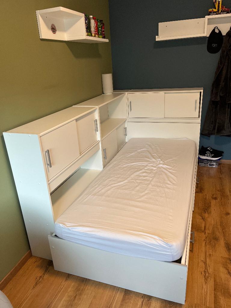 Slaapkamer compleet kind, bed en kastjes, bureau en kast, Huis en Inrichting, Slaapkamer | Complete slaapkamers, Ophalen of Verzenden
