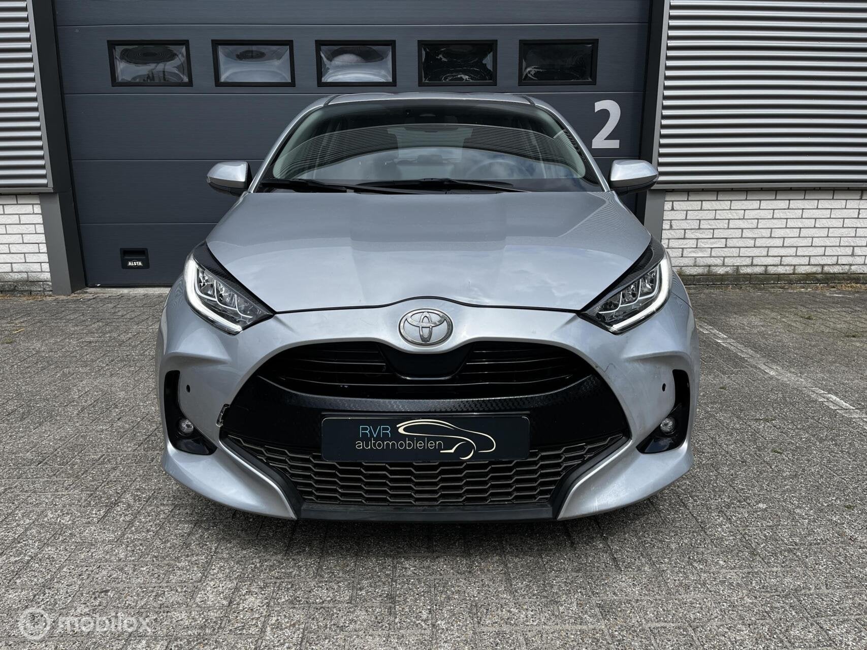 Toyota Yaris 1.5 VVT-i Active, Auto's, Toyota, Voorwielaandrijving, Gebruikt, Zwart, Stoelverwarming