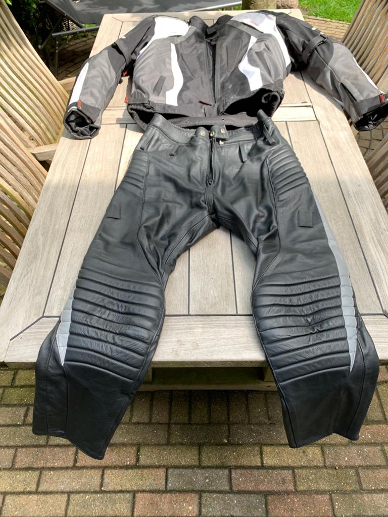 Motorbroek en motorjas, Motoren, Kleding | Motorkleding, Ophalen of Verzenden, Tweedehands, Heren, Broek | leer