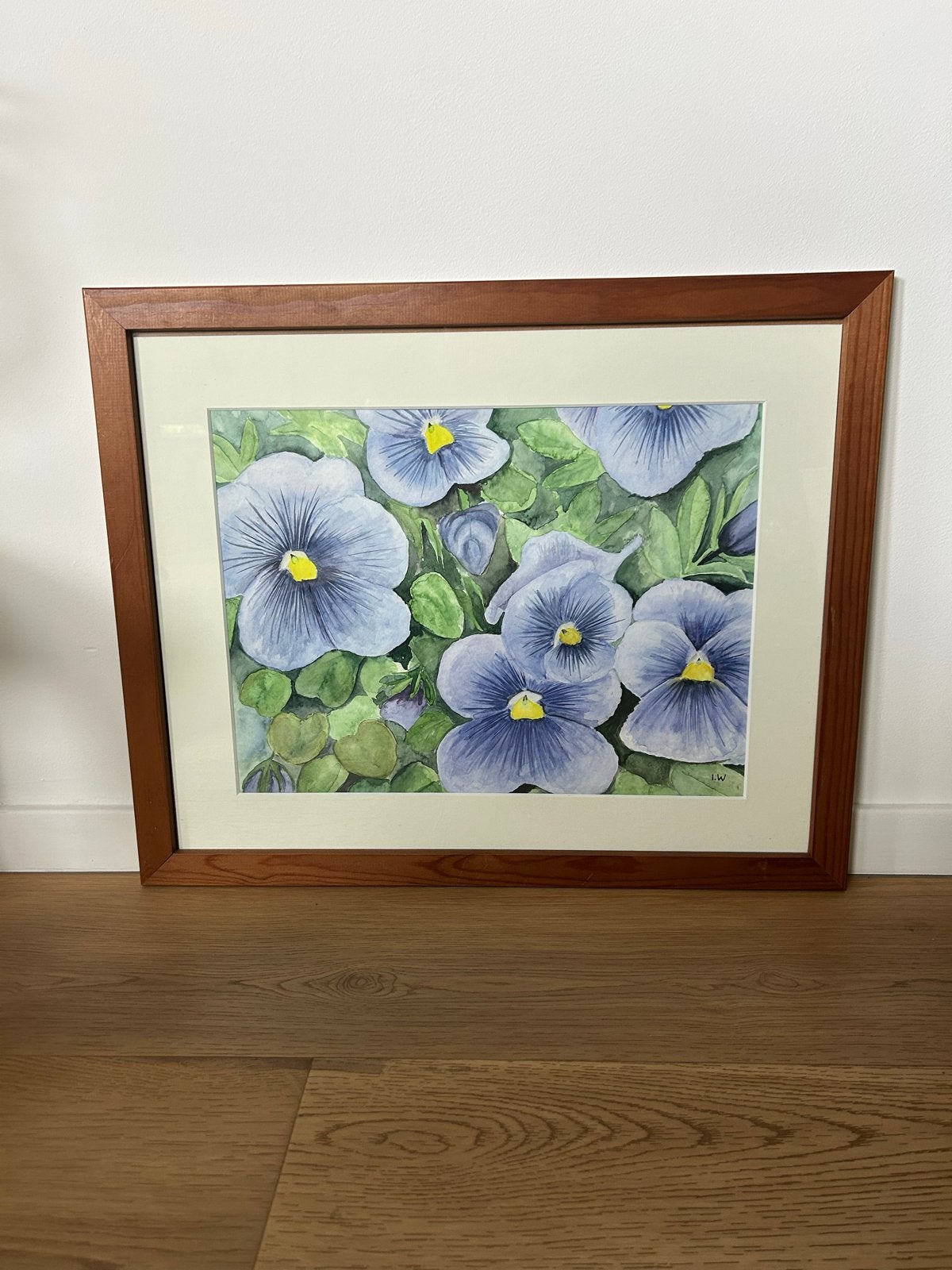 Ingelijste aquarel van blauwe viooltjes - 56x46 cm, Ophalen of Verzenden, Zo goed als nieuw, Schilder- en Tekenkunst