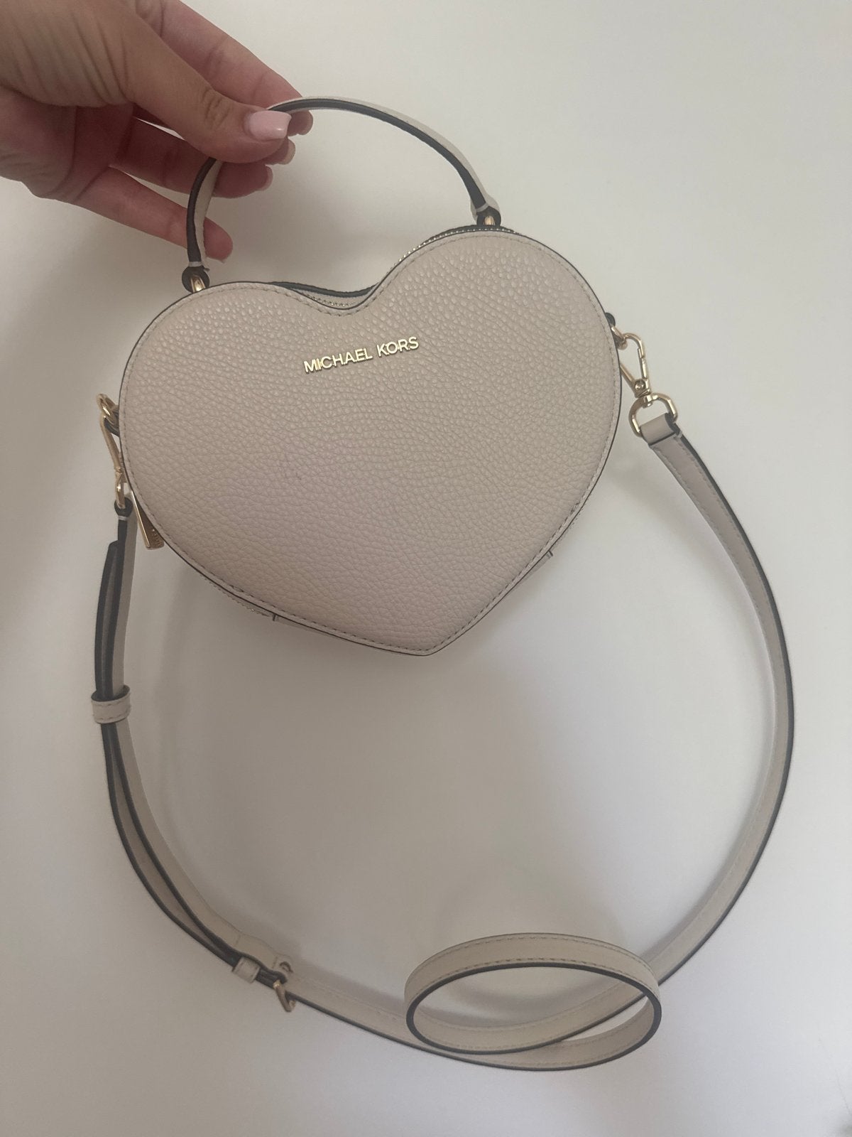 Michael Kors hartvormige tas - Zo goed als nieuw, Ophalen of Verzenden, Zo goed als nieuw, Beige, Avondtasje