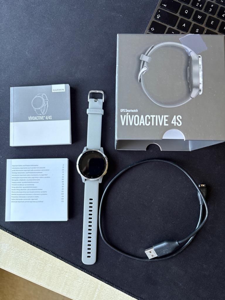 Garmin Vivoactive 4S - Compleet en Zo Goed als Nieuw, Sieraden, Tassen en Uiterlijk, Smartwatches, Afstand, Ophalen of Verzenden