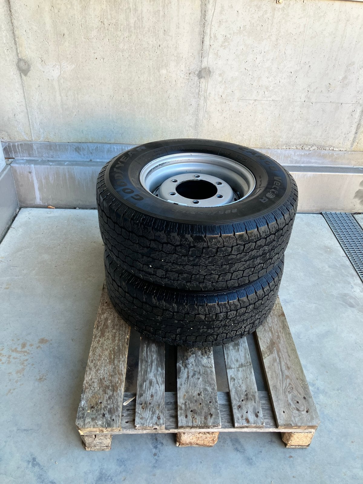 Goodyear Cargo Vector 285/65R16C M+S banden met velgen, Ophalen, 16 inch, 285 mm, Banden en Velgen