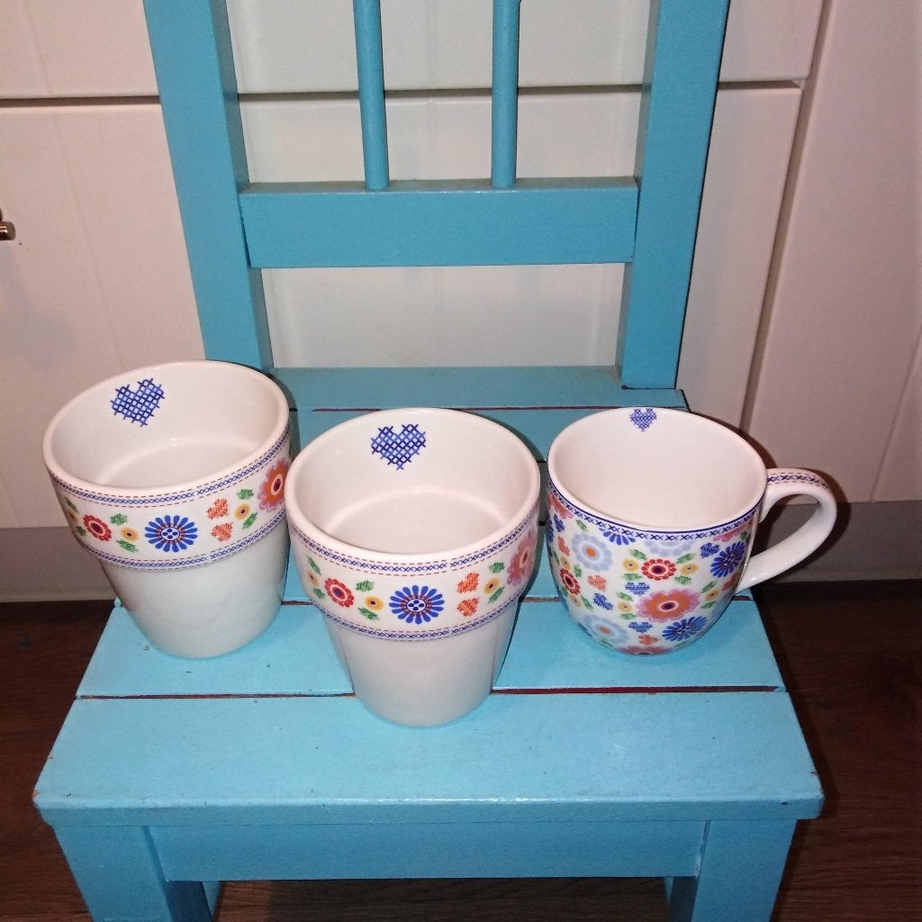 Kakelbont servies: 2 bekers en 2 mokjes - Yvon Jaspers, Ophalen, Zo goed als nieuw, Overige stijlen, Kop(pen) en/of Schotel(s)