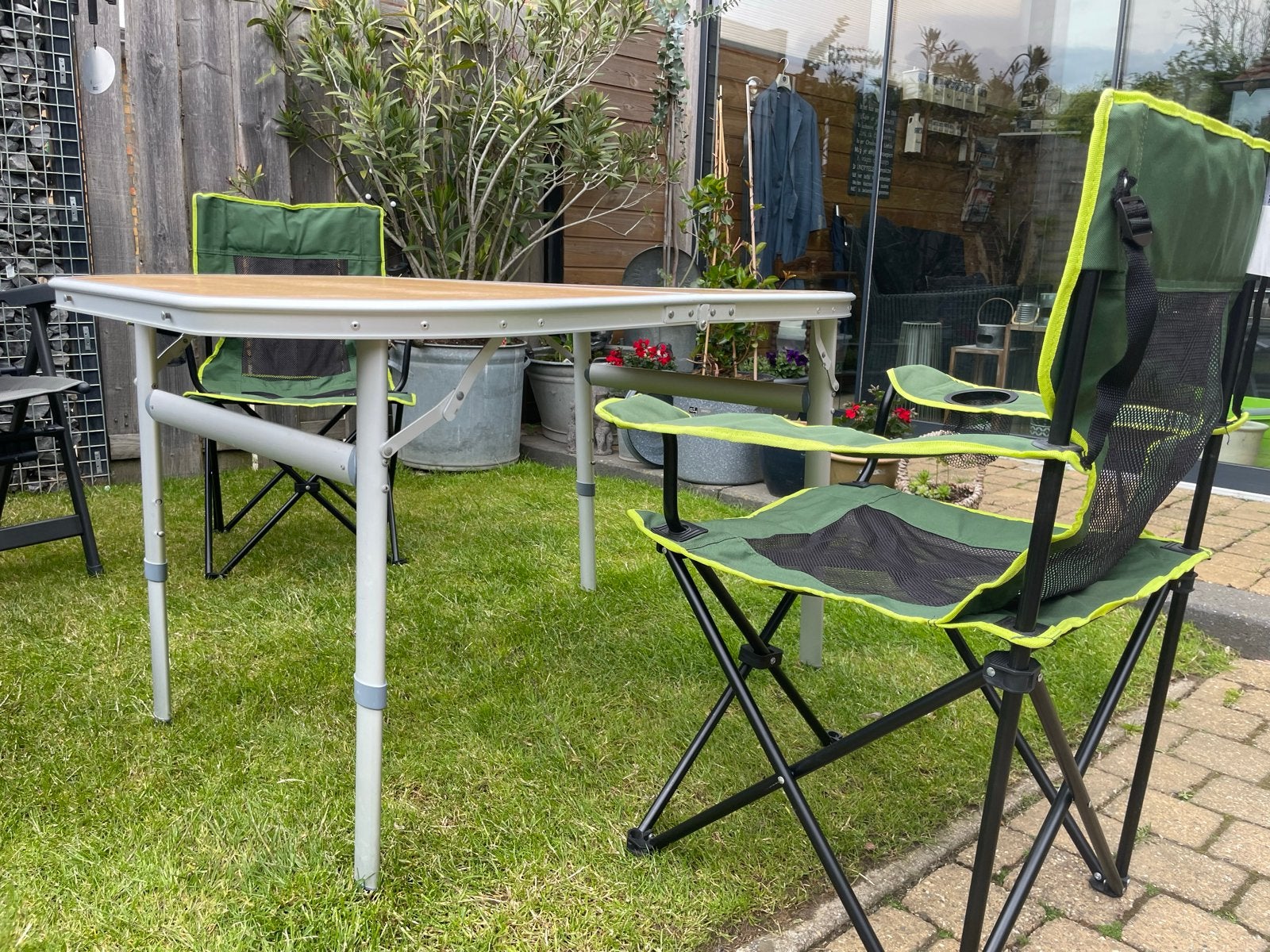 Campingtafel en stoelen set - Ideaal voor buiten!, Ophalen of Verzenden, Gebruikt, Campingtafel
