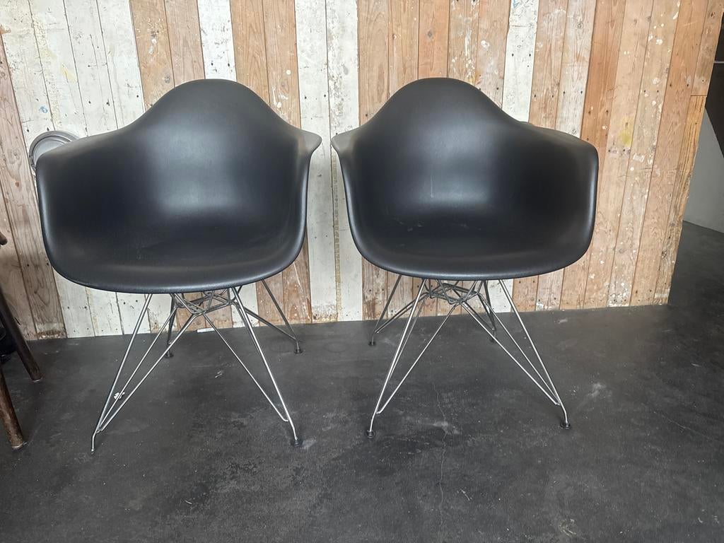 Set van 2 Eames stijl stoeltjes - Zwart met metalen onderste, Huis en Inrichting, Stoelen, Ophalen, Gebruikt, Zwart, Twee