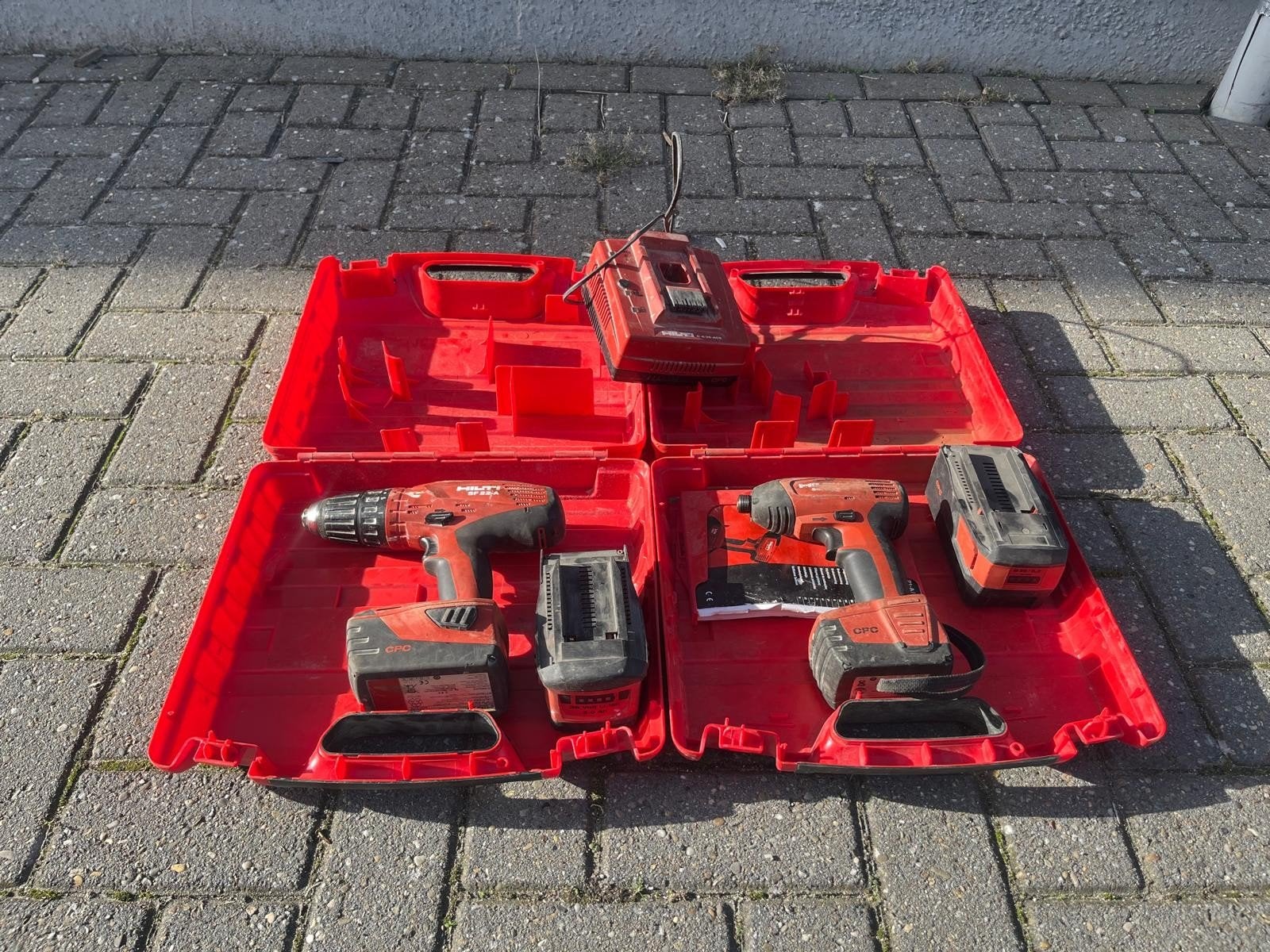 Hilti Accuboormachine 2 stuks met Accu's, Ophalen of Verzenden, Gebruikt, Boor- en Schroefmachine, Variabele snelheid