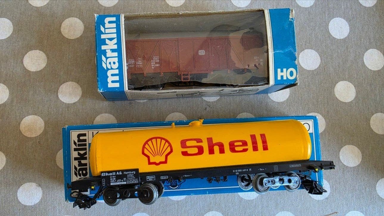 Märklin Shell Tankwagon en Gesloten Goederenwagon H0, Ophalen of Verzenden