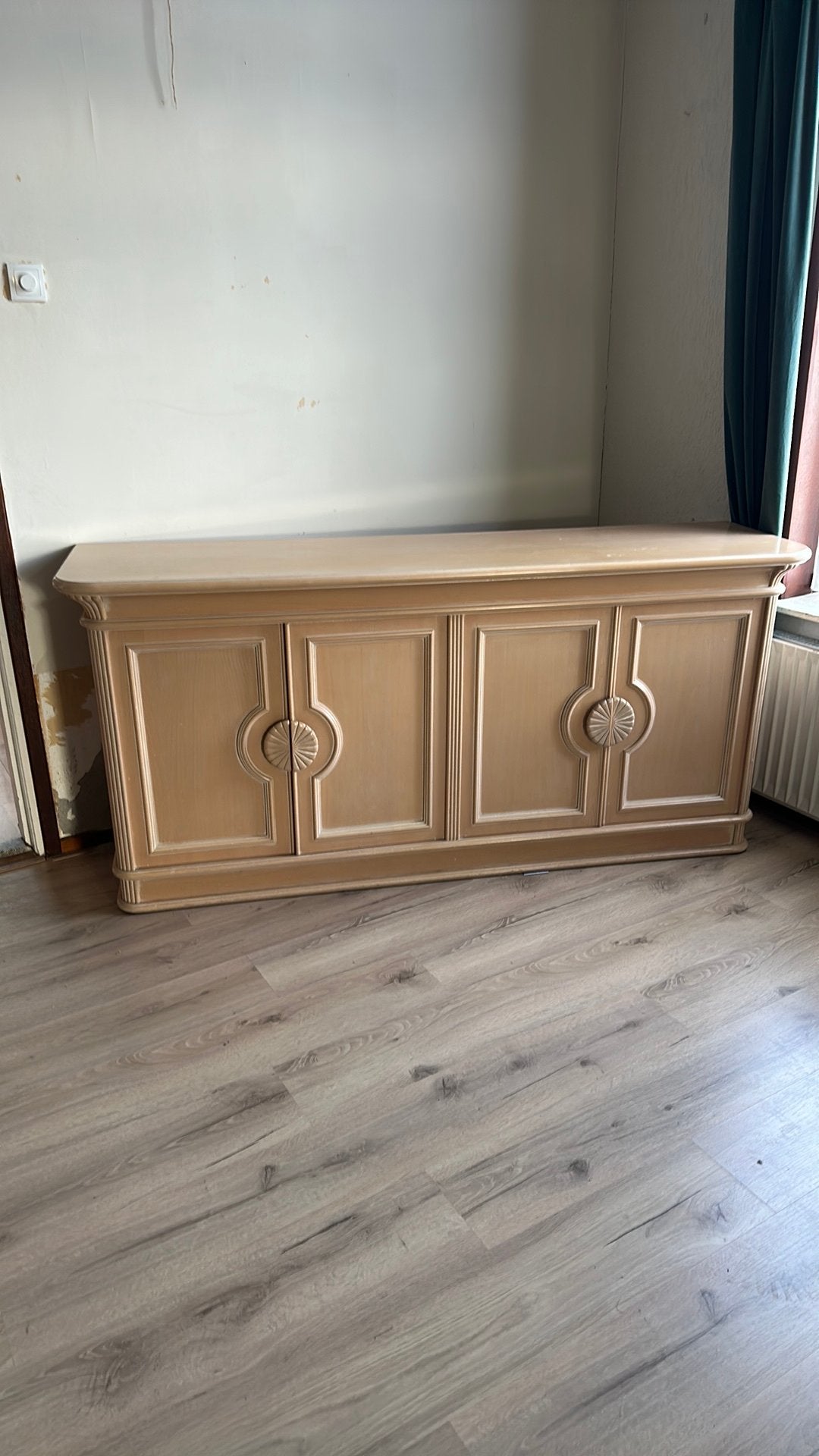 Kast met legplanken . En vier deurtjes ., Ophalen, 150 tot 200 cm, Overige houtsoorten, 50 tot 75 cm