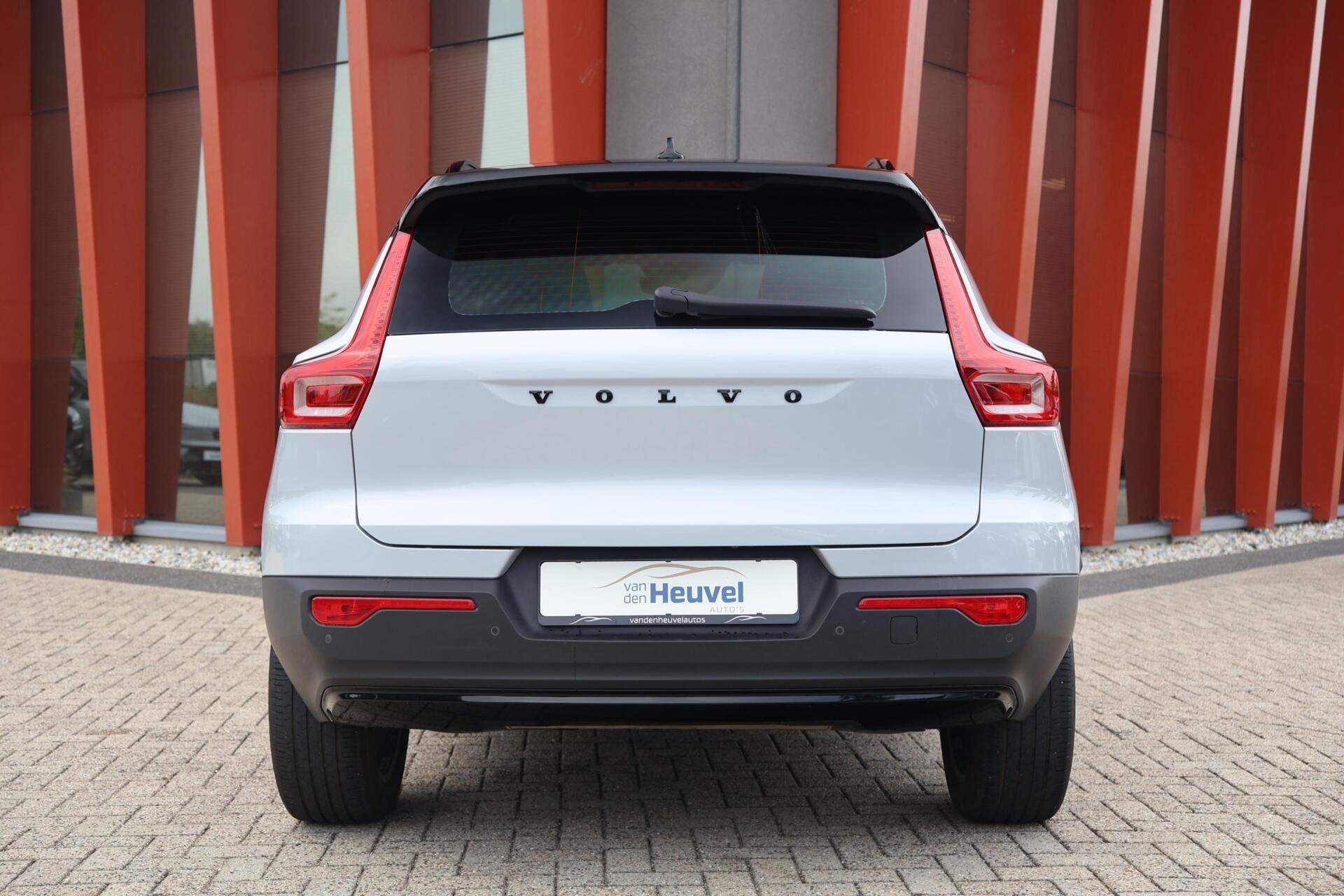 Foto 5 van Volvo XC40 T4 Recharge R-Design | Stoelverwarming | Trekhaak