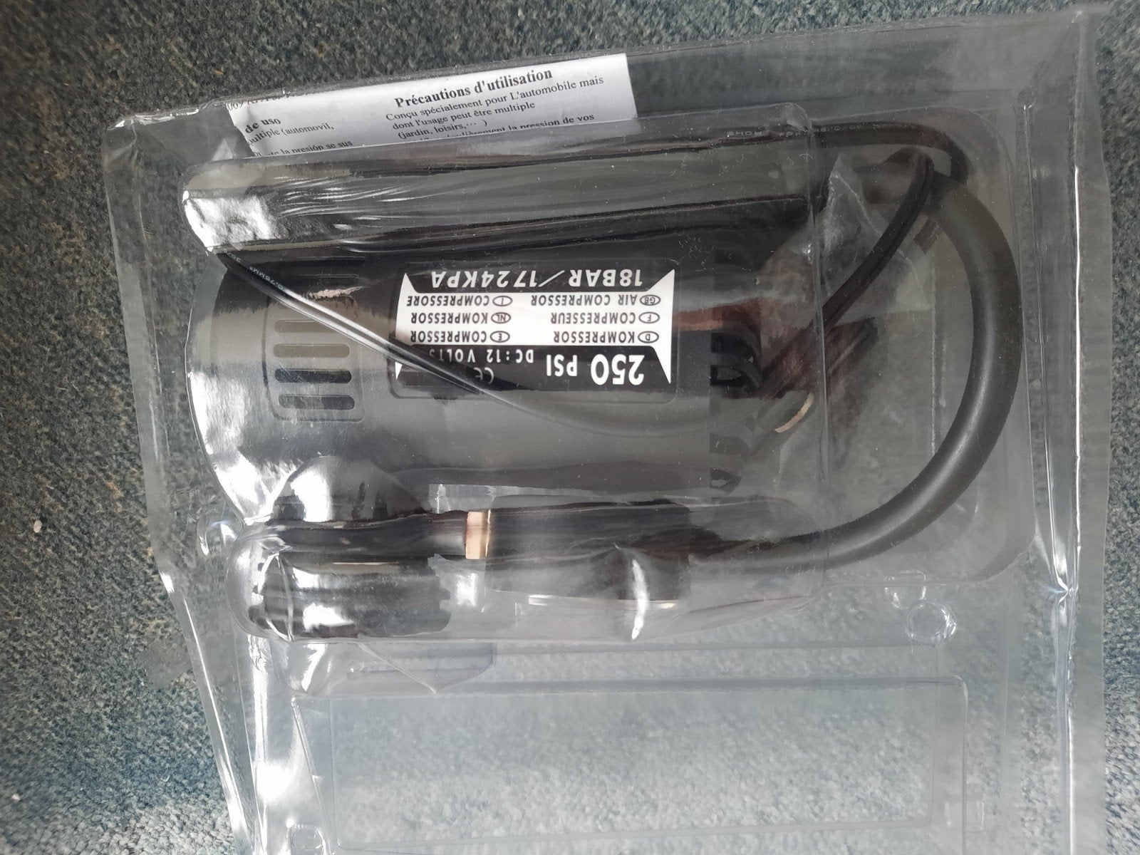Nieuwe 12V Draagbare Luchtcompressor met Drukmeter, Ophalen of Verzenden