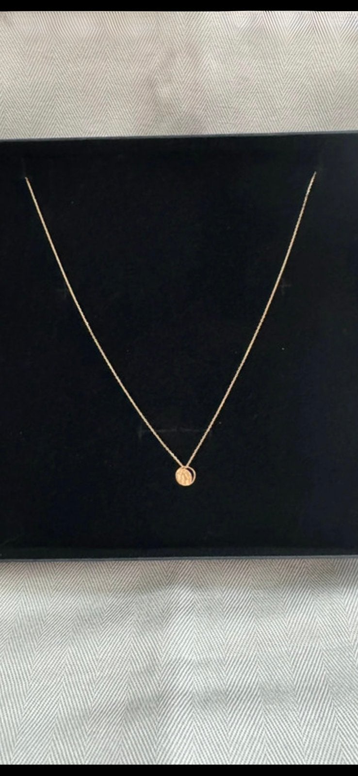 Kind Jewellery 14 karaat gouden Crescent Lune Disc Ketting, Ophalen of Verzenden, Zo goed als nieuw, Goud, Met hanger