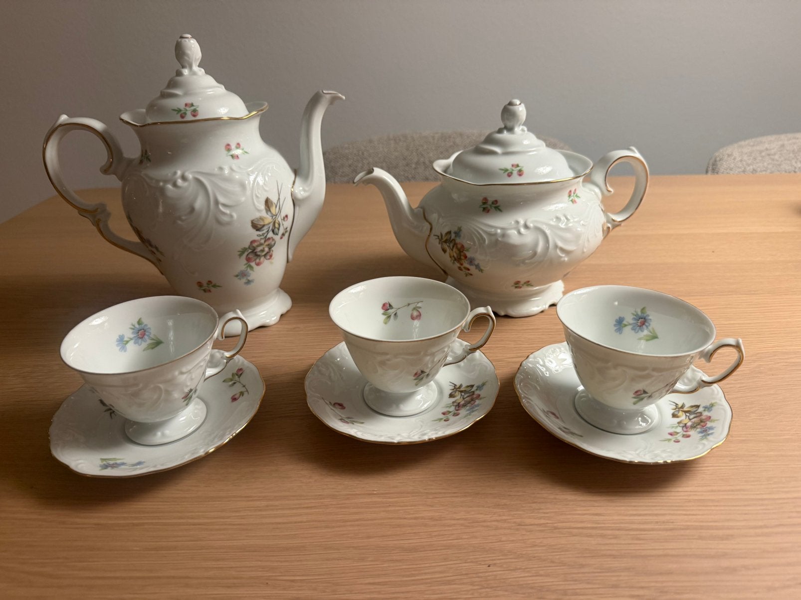 Ontbijtservies Wawel: theepot, koffiepot, 3 kop en schotel, Ophalen of Verzenden, Porselein, Overige stijlen, Kop(pen) en/of Schotel(s)
