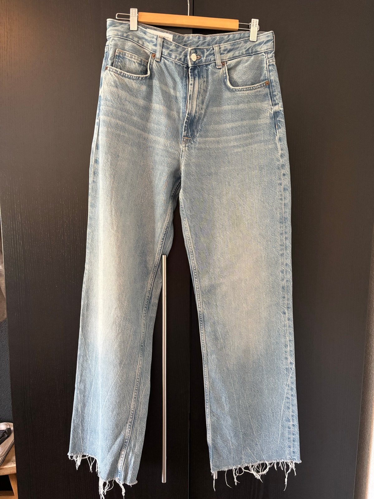 Zara wide leg jeans met gerafelde zoom - maat 42, Kleding | Dames, Ophalen of Verzenden, Zo goed als nieuw, Blauw, W33 - W36 (confectie 42/44)