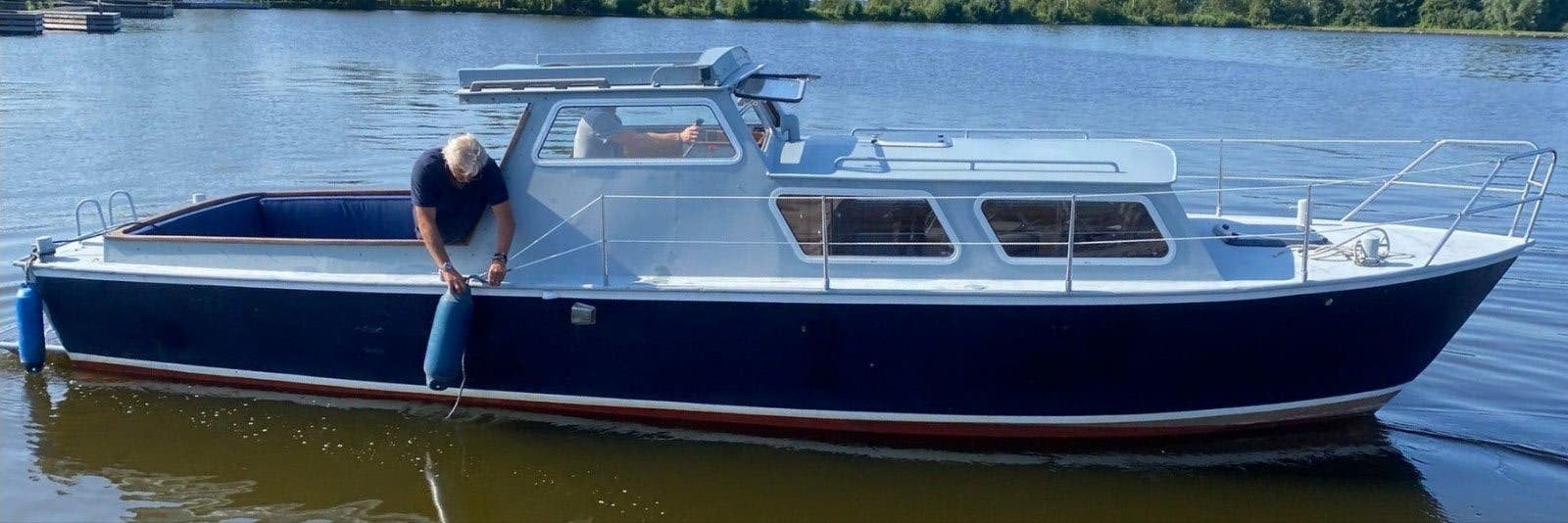 Motorkruiser 9meter - Opknapper, opnieuw te schilderen, Staal, Gebruikt, Binnenboordmotor, Kruiser