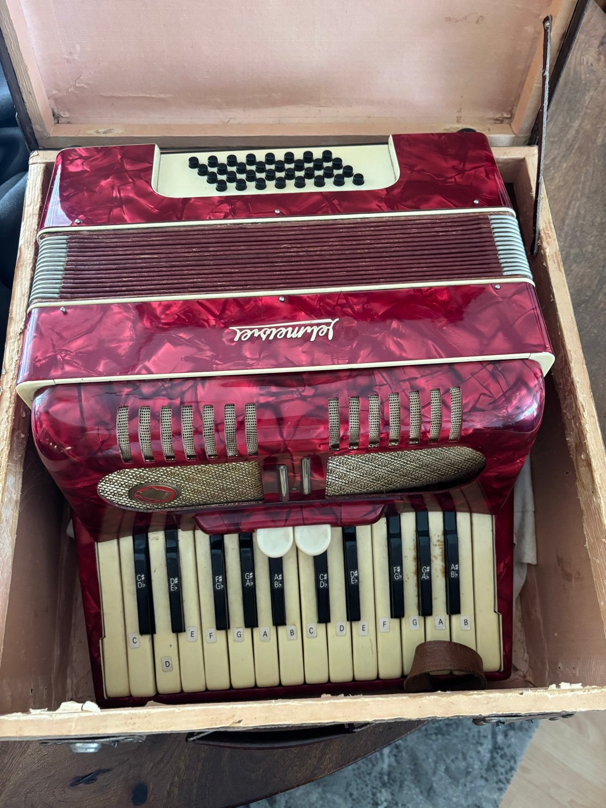 Weltmeister Accordeon Rood met Koffer - Vintage Toetsaccorde, Ophalen, Gebruikt, Overige formaten, Toetsaccordeon