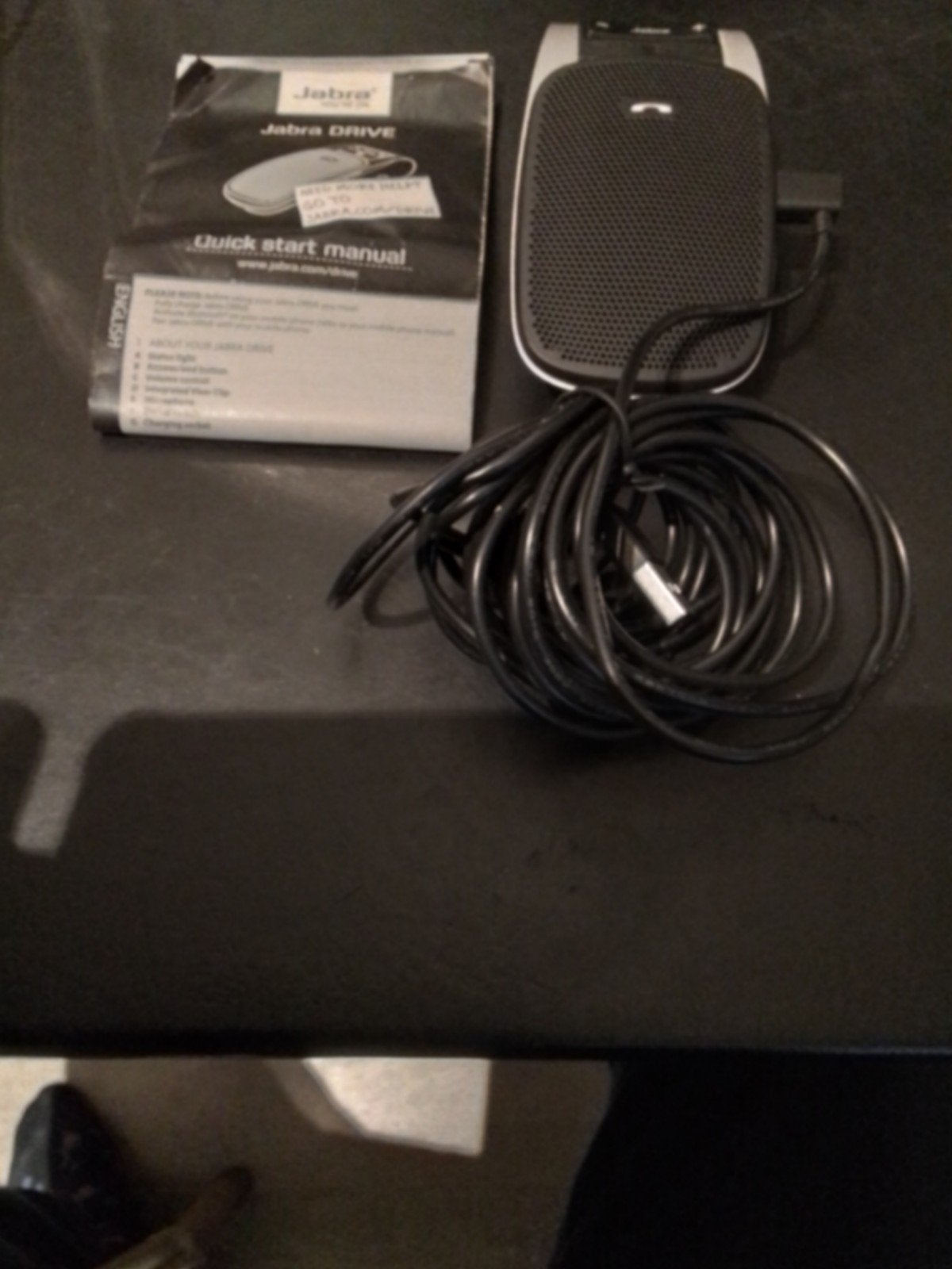 Jabra Drive Bluetooth Carkit met NL handleiding en USB kabel, Telecommunicatie, Carkits, Ophalen of Verzenden