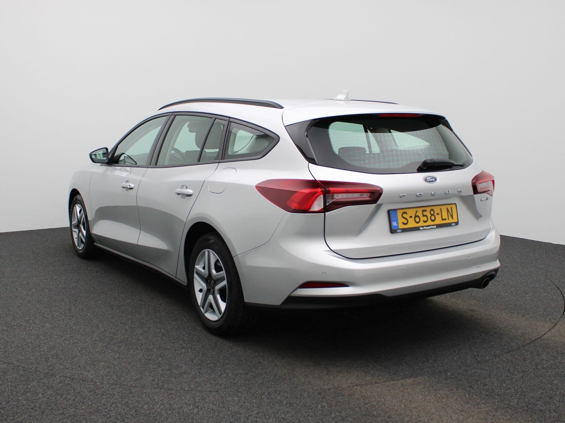 Ford Focus Wagon 1.0 EcoBoost Hybrid Connected | parkeer sen, Gebruikt, Origineel Nederlands, Handgeschakeld, 19 km/l
