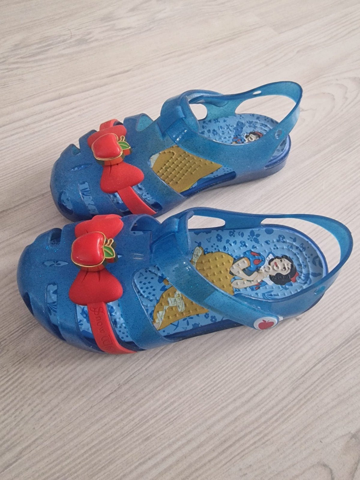 crocs sandaaltjes/zwemschoentjes Sneeuwwitje, Ophalen of Verzenden, Zo goed als nieuw, Meisje, Overige typen