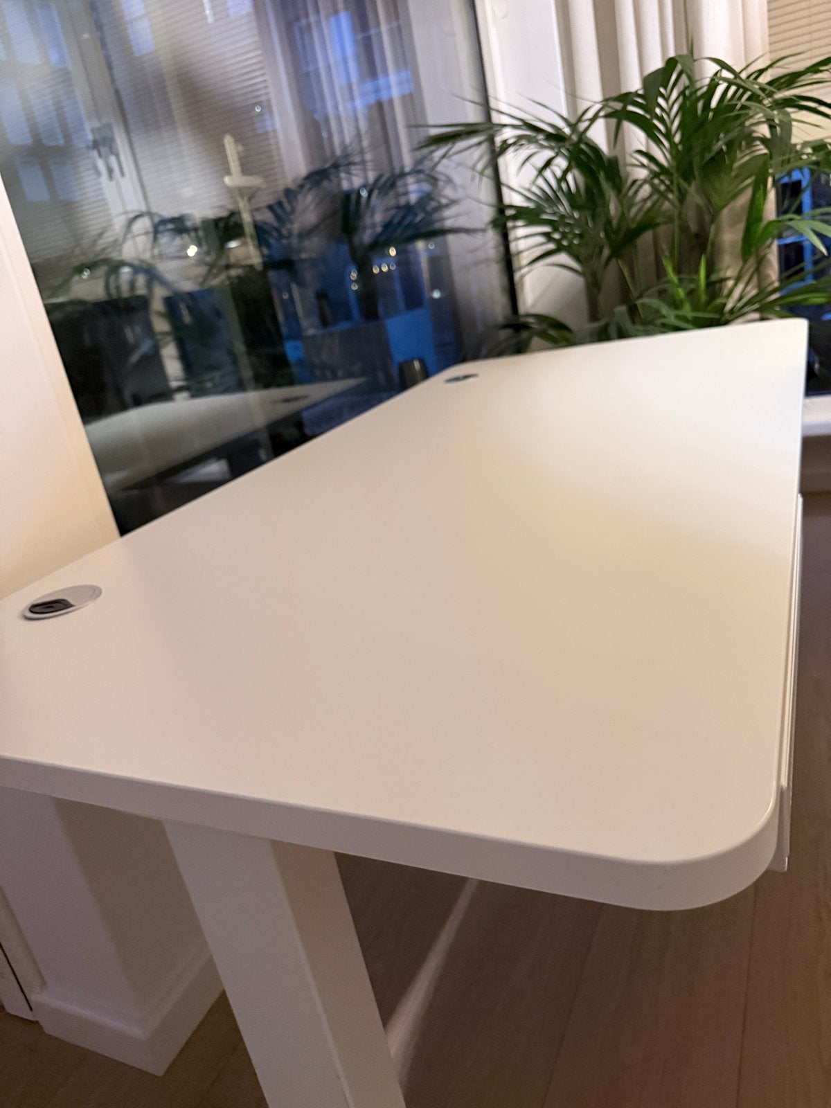 Foto 4 van Desktonic Zit-sta Bureau - Wit, Elektrisch Verstelbaar