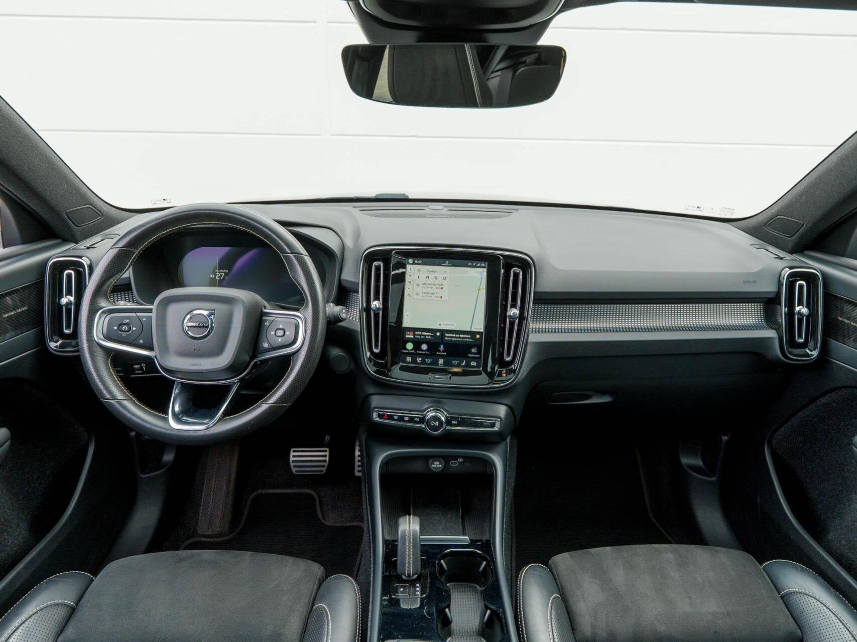 Volvo XC40 Recharge P8 AWD 408pk R-Design | SOH 91% | Panora, Auto's, Volvo, Dealer onderhouden, Gebruikt, Zwart, Automatische klimaatregeling