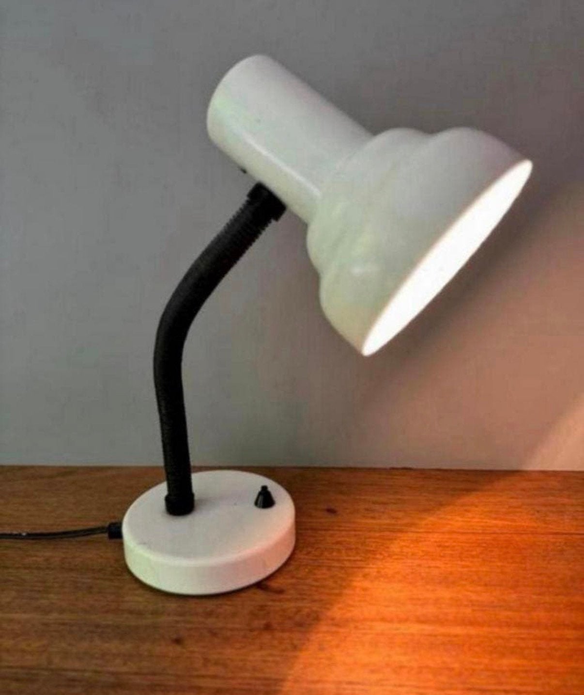 Vintage witte Niek Hiemstra Evolux bureaulamp.206, Ophalen, Bureaulamp, Verstelbaar, Overige merken