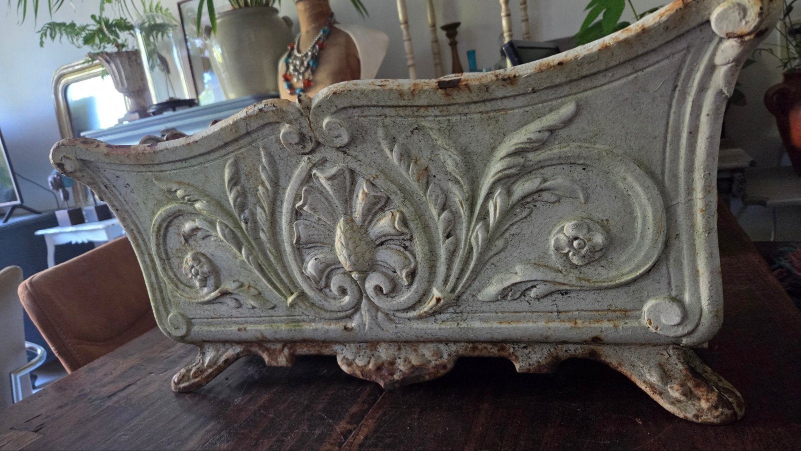 Antieke grote zware gietijzeren tuinvaas jardinière
61 cm, Ophalen