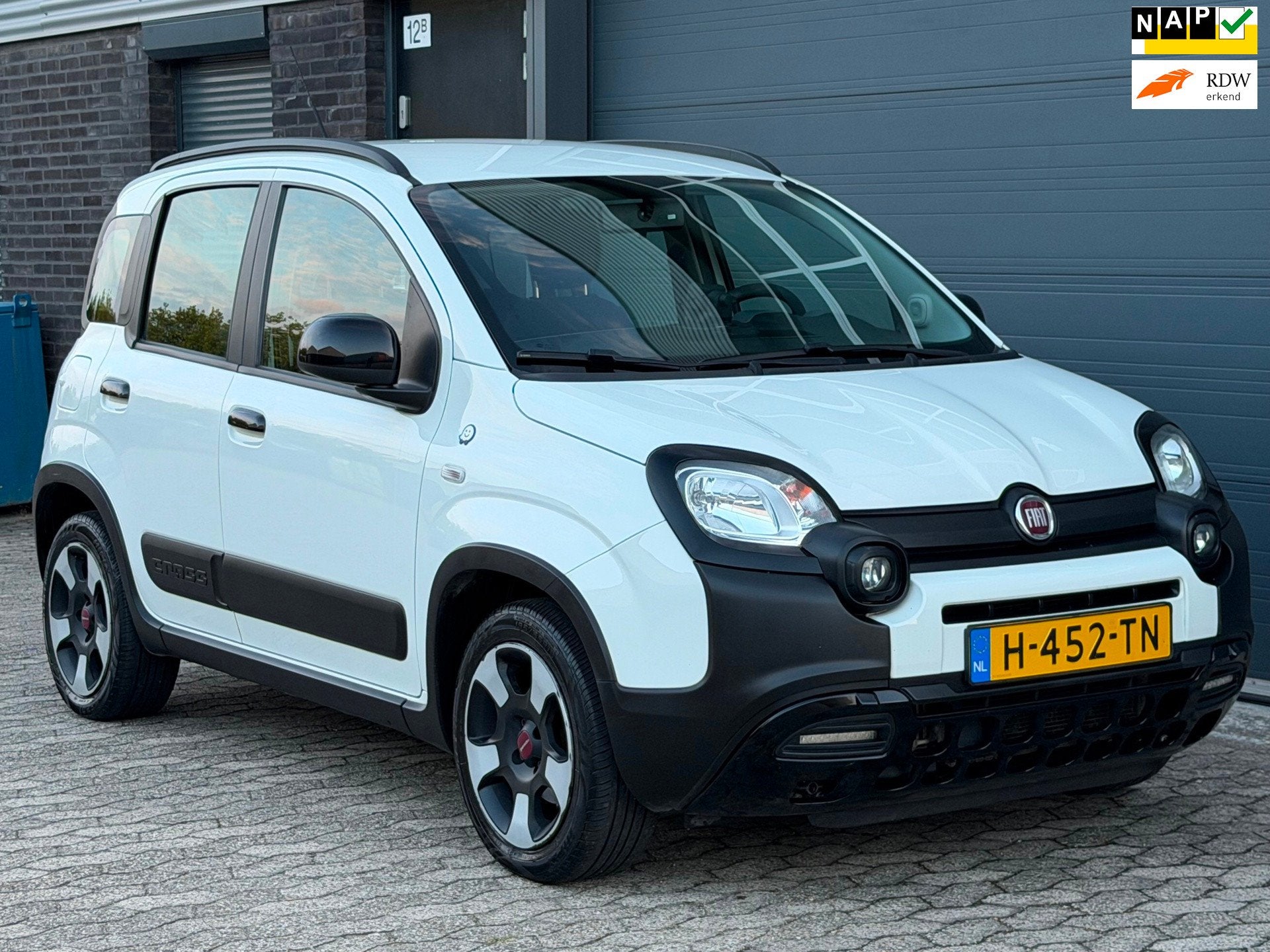 Fiat Panda 0.9 TwinAir CROSS WAZE AIRCO PDC TREKHAAK APK, Auto's, Voorwielaandrijving, Stof, Panda, Wit