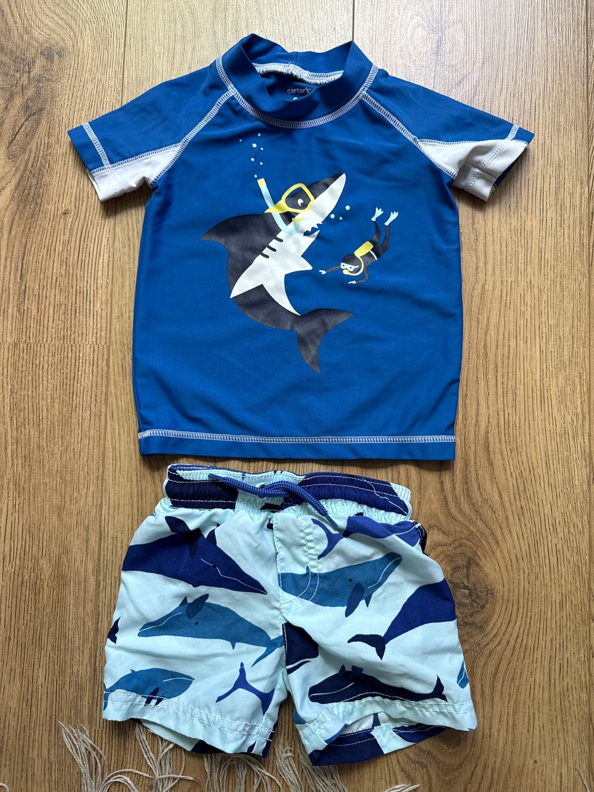 Carter's UV-shirt en zwemshort 9 maanden, Kinderen en Baby's, UV-zwemkleding, Ophalen of Verzenden, Zo goed als nieuw, Maat 74