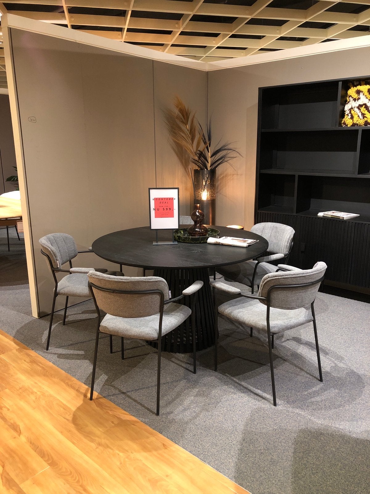 Eettafel Burundi 130 cm met Sita armstoelen - Outlet, Ophalen, Nieuw, Rond, 100 tot 150 cm