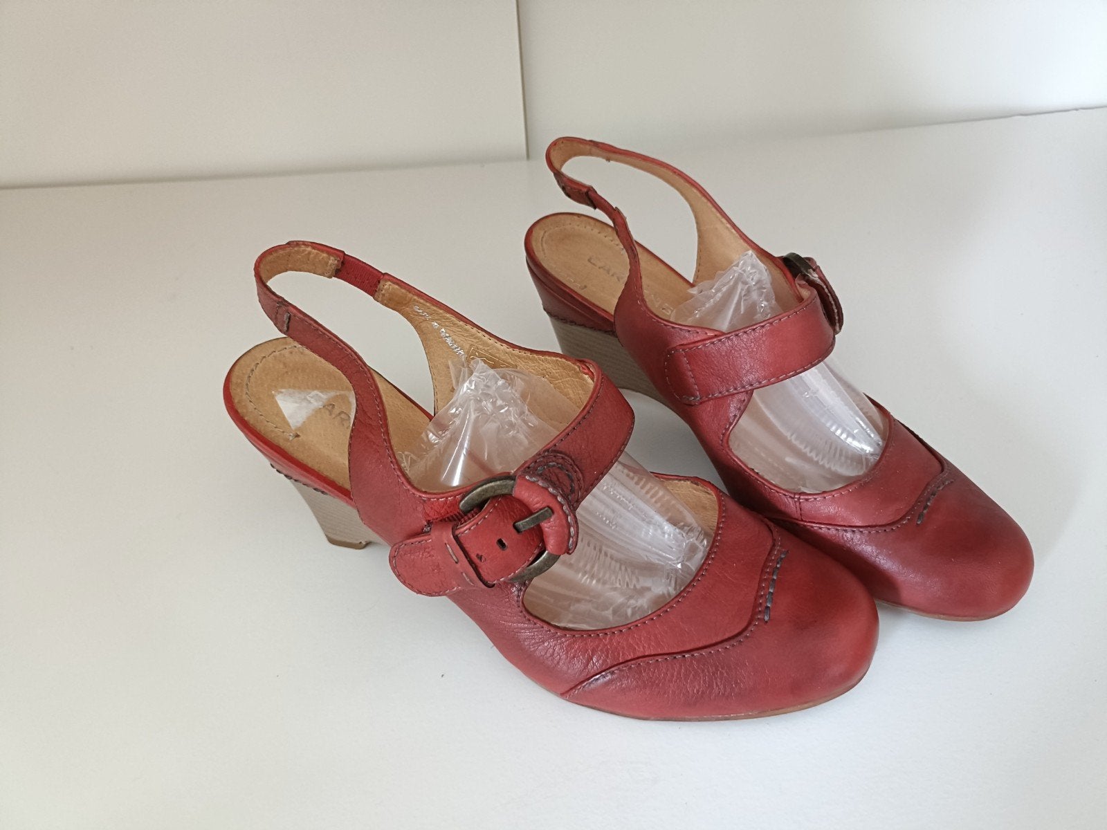 Nette rood leren pumps / sandaaltjes Carmen mt 40, Pumps, Ophalen of Verzenden, Zo goed als nieuw, Carmen