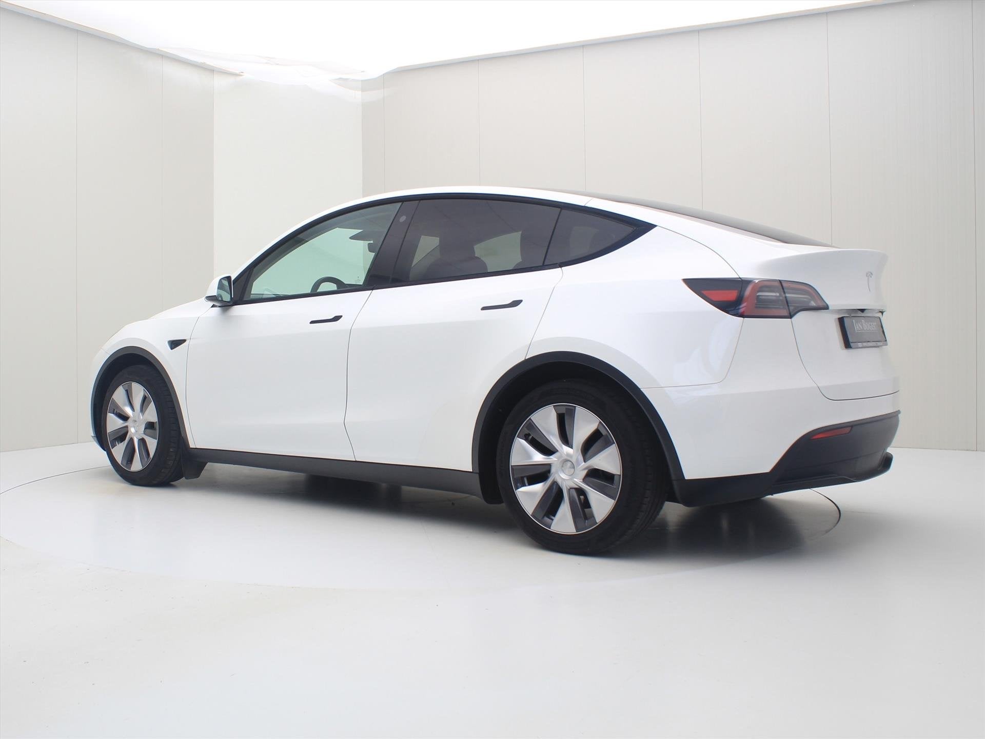 Tesla Model Y Standard RWD Plus [ AMD RYZEN+AUTOPILOT+19 INC, Automaat, Gebruikt, Zwart, Wit