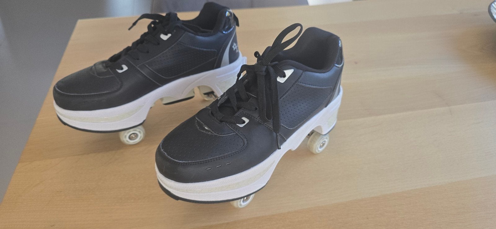 Rolschaats sneakers maat 40 - Zwart, Kinderen en Baby's, Speelgoed | Buiten | Rolschaatsen, Verstelbaar, Dames, Ophalen of Verzenden